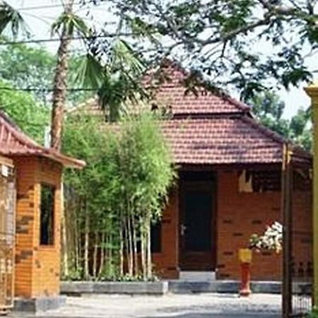 Hotel Cendrawasih Jembel Kültér fotó