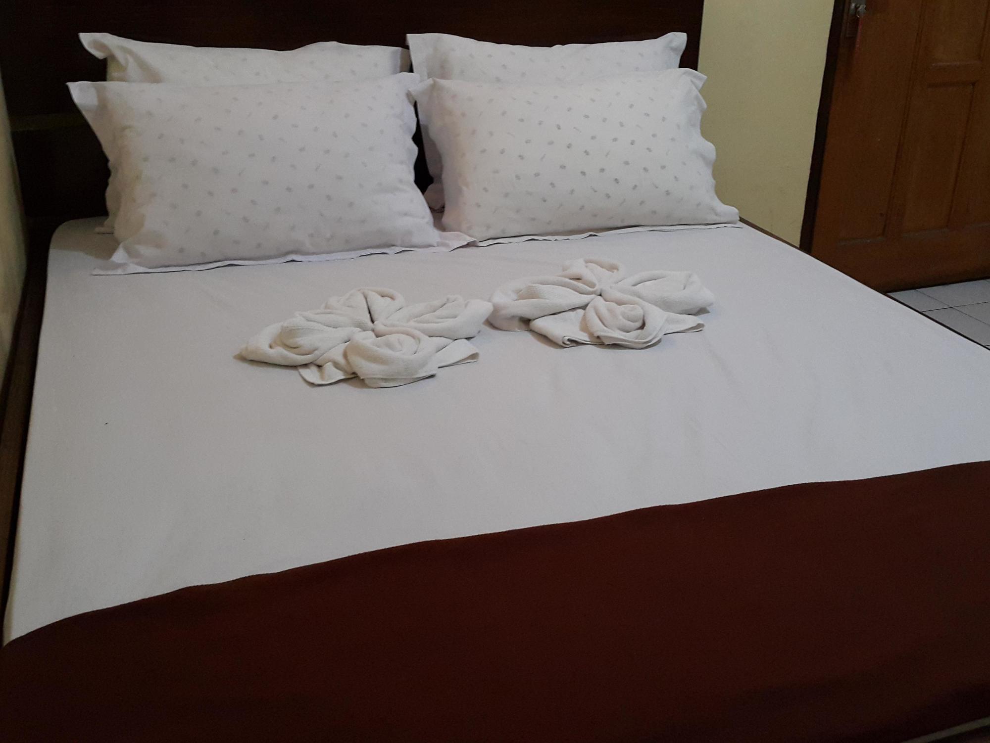 Hotel Cendrawasih Jembel Kültér fotó